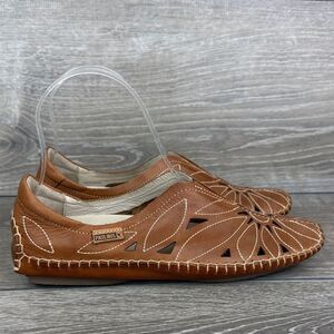 Pikolinos Jerez Women's Sz 7/EU 37 Tan Leather Floral Cutout Slip On Moccasins